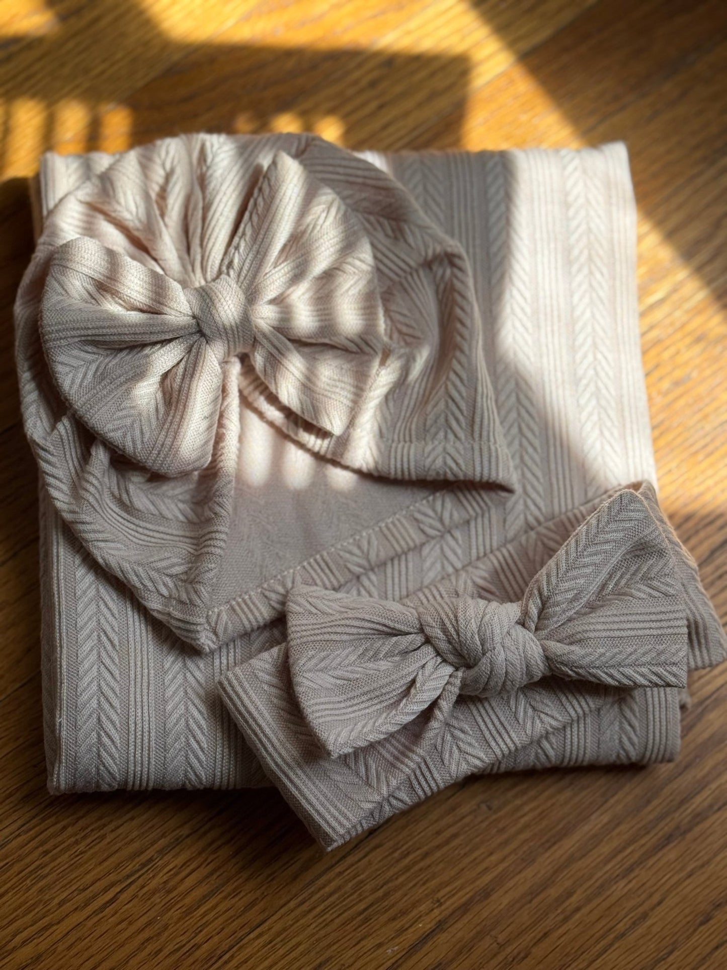 “Snuggle Bow” Baby Knit Blanket & Turban Set - Les Pas De Bébé
