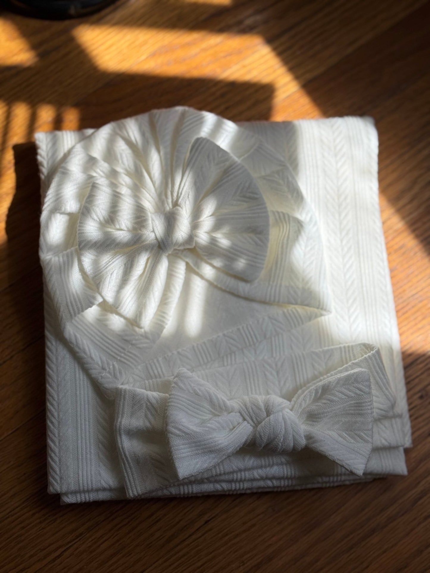 “Snuggle Bow” Baby Knit Blanket & Turban Set - Les Pas De Bébé