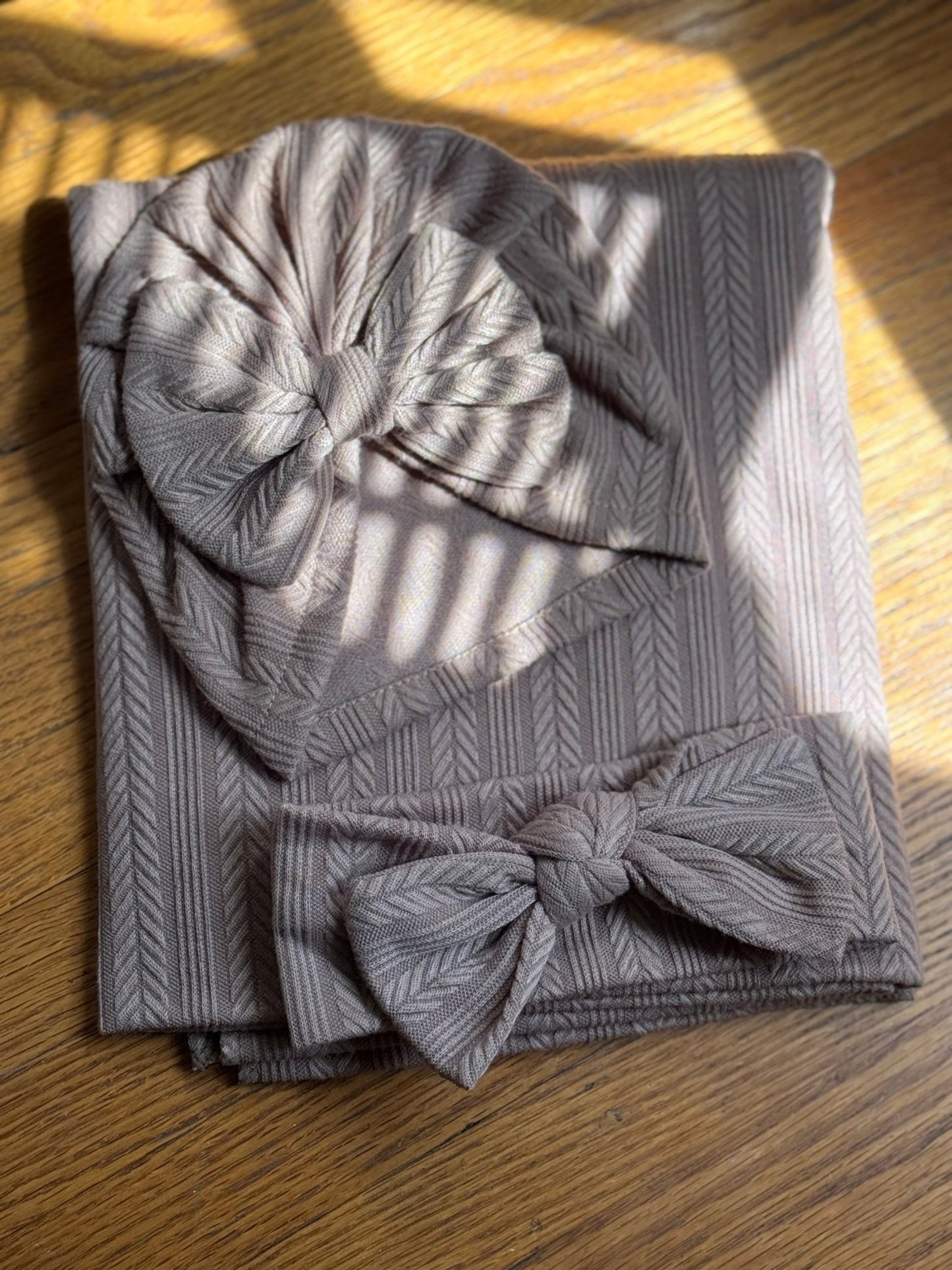 “Snuggle Bow” Baby Knit Blanket & Turban Set - Les Pas De Bébé