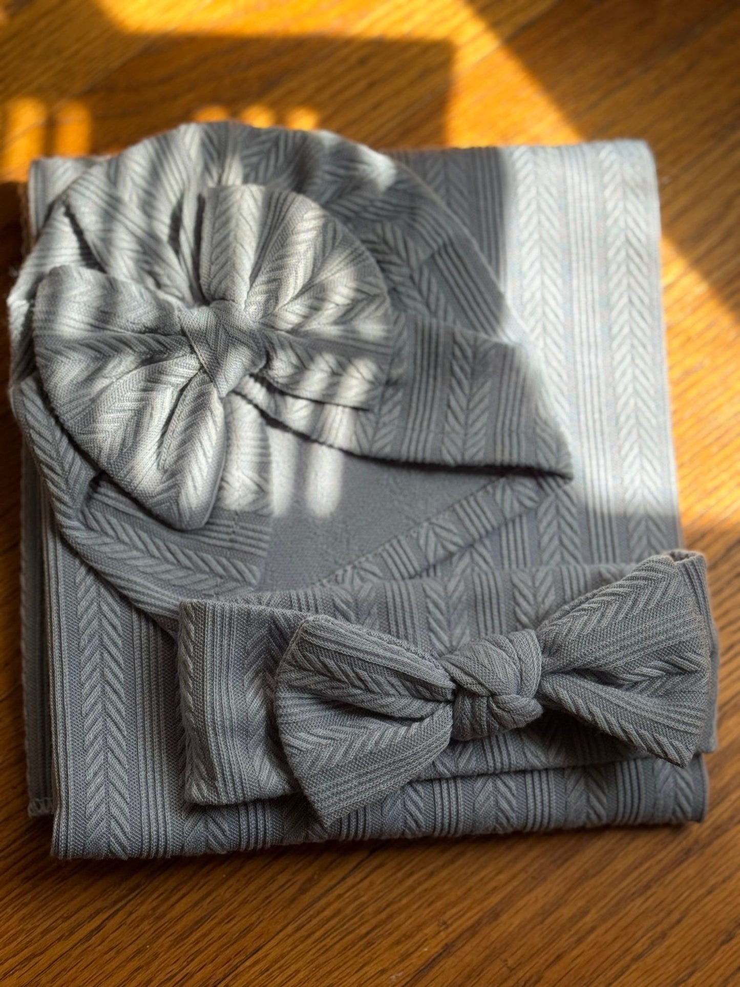 “Snuggle Bow” Baby Knit Blanket & Turban Set - Les Pas De Bébé